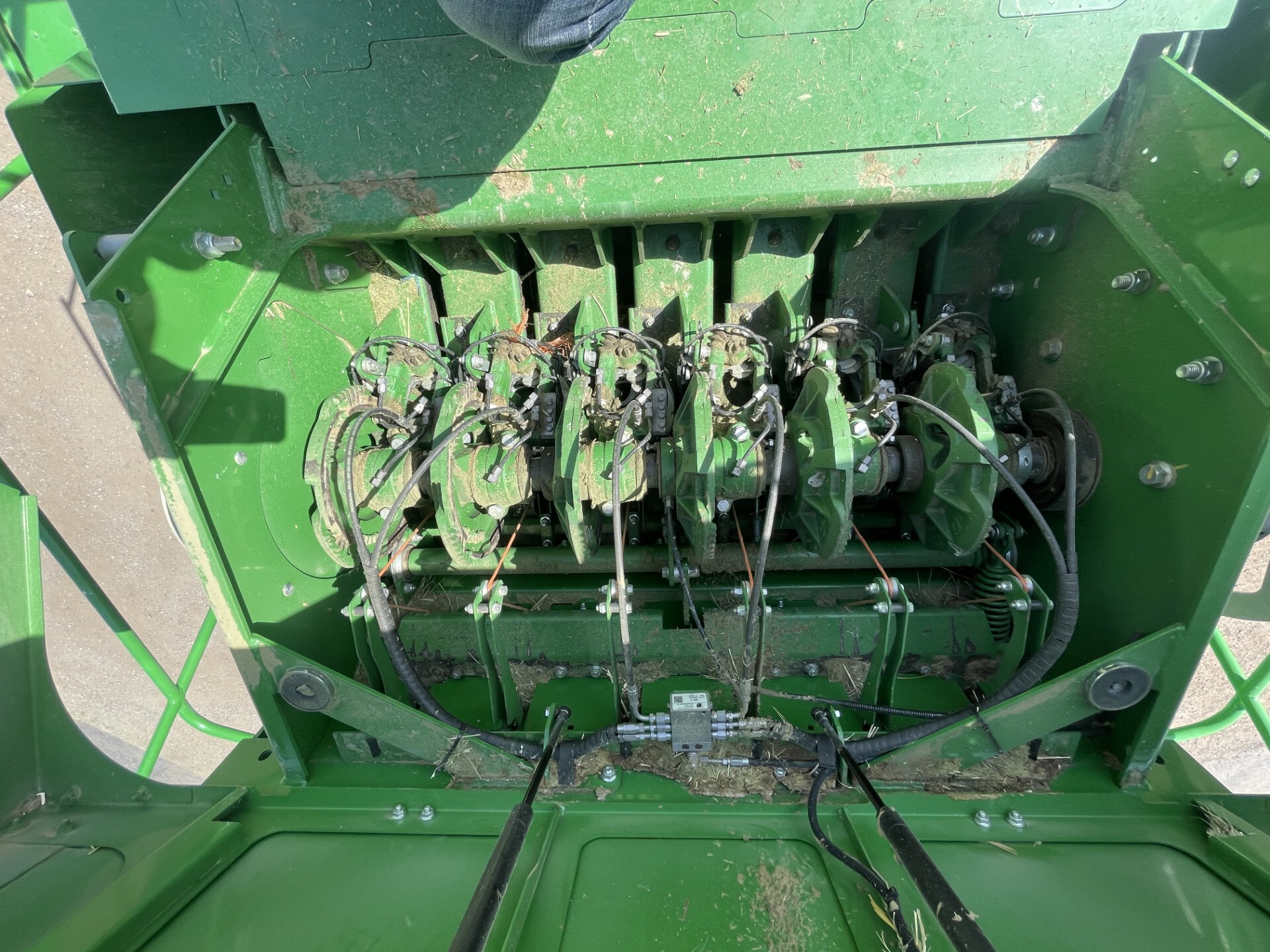 2022 John Deere L341 Image 25