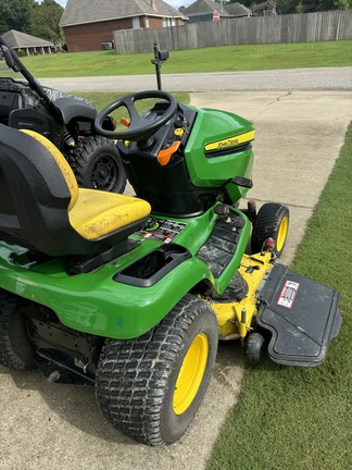 2020 John Deere x380 Photo 4