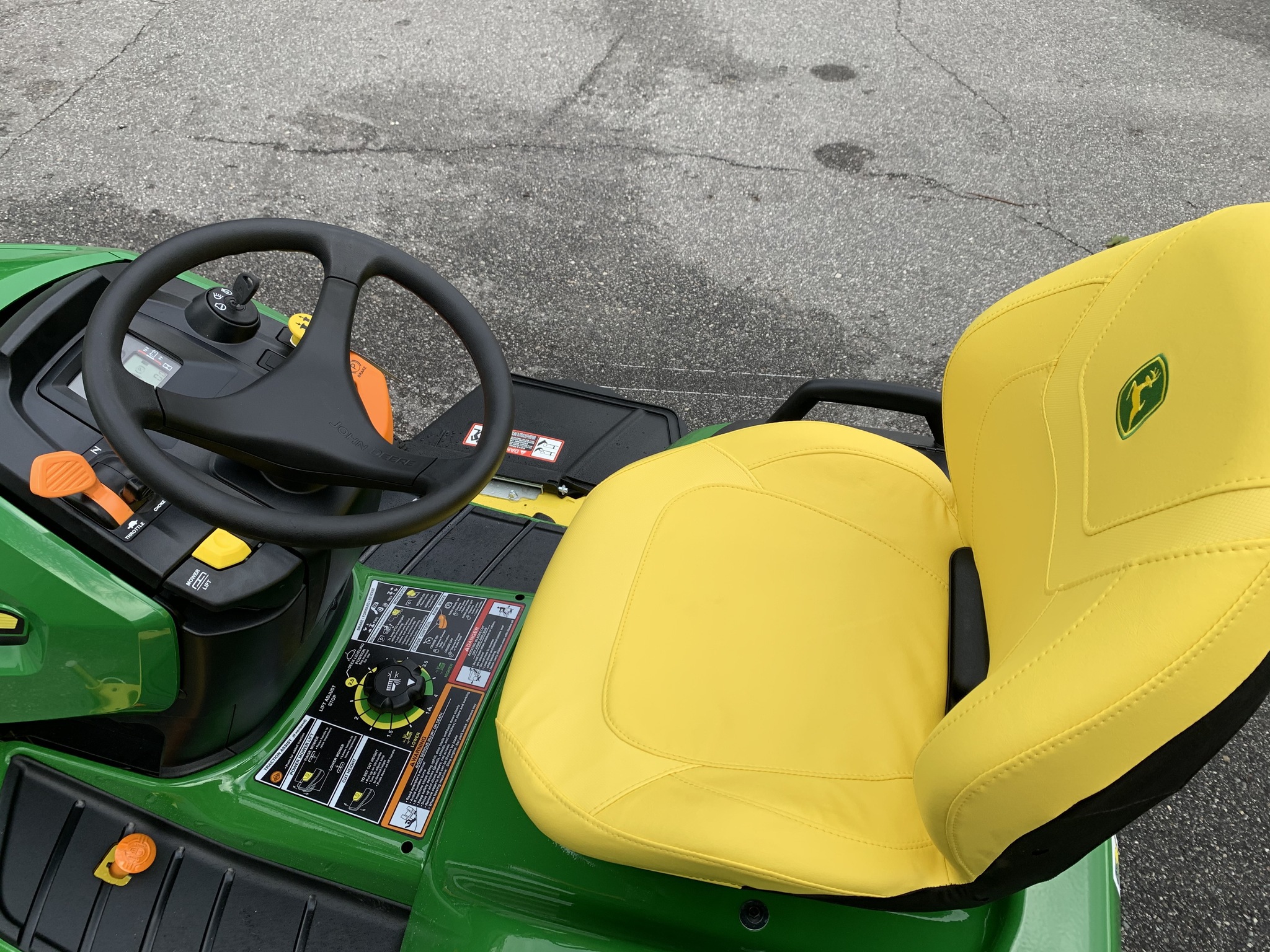 2024 John Deere X580 Image 8
