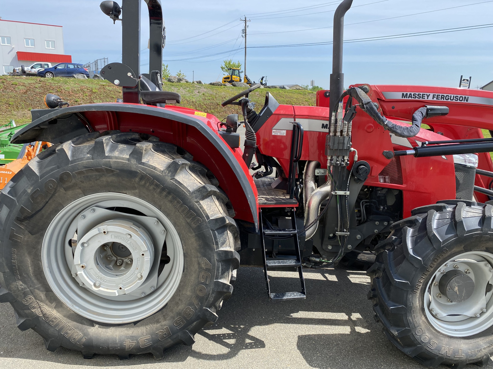 2022 Massey Ferguson 5710 Image 6
