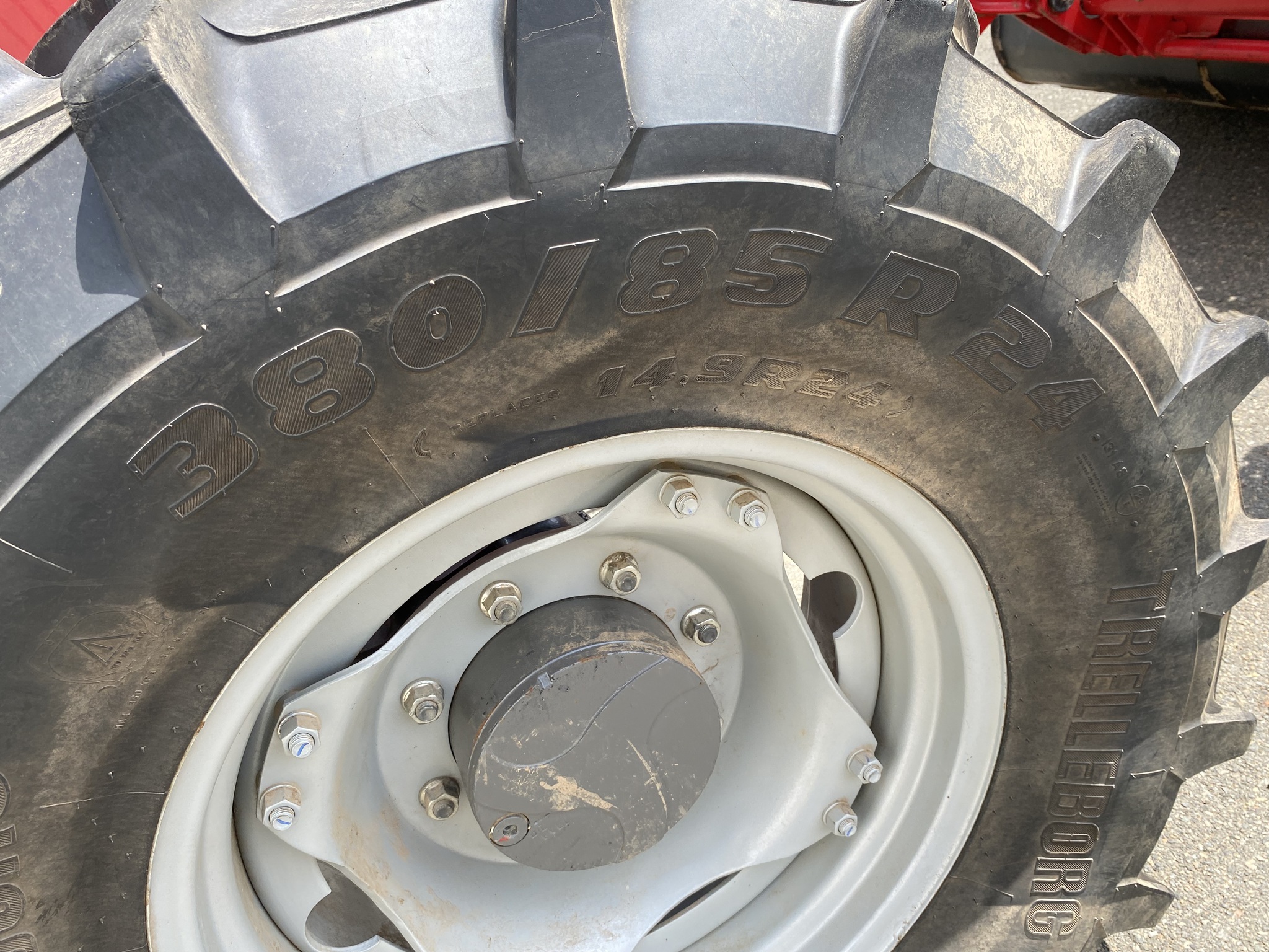 2022 Massey Ferguson 5710 Image 12