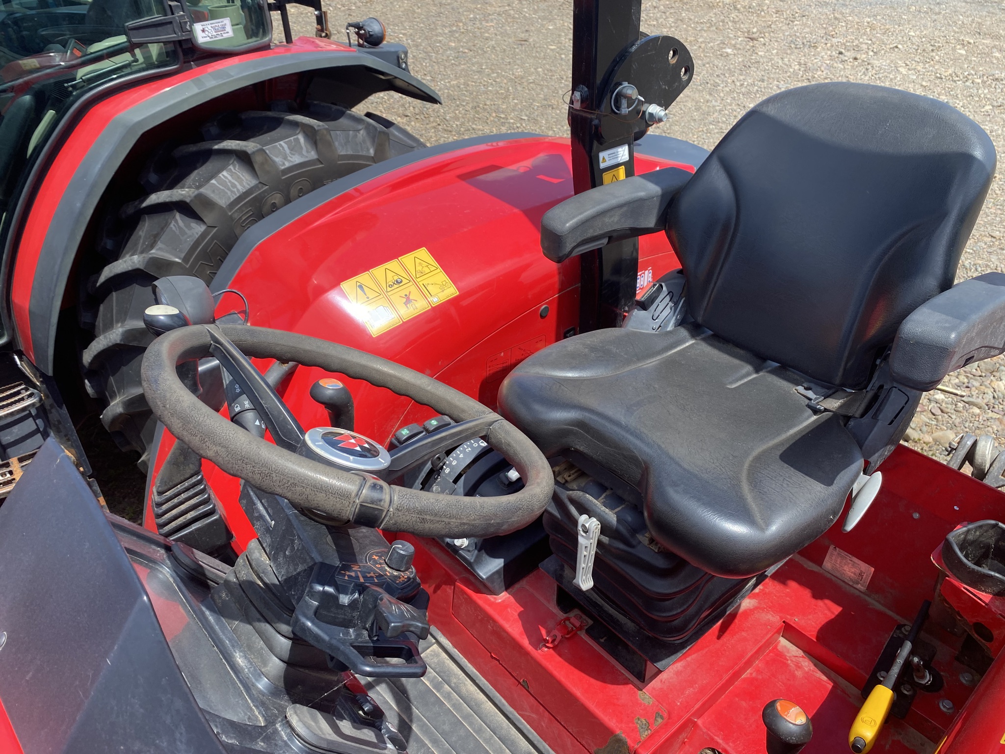 2022 Massey Ferguson 5710 Image 17