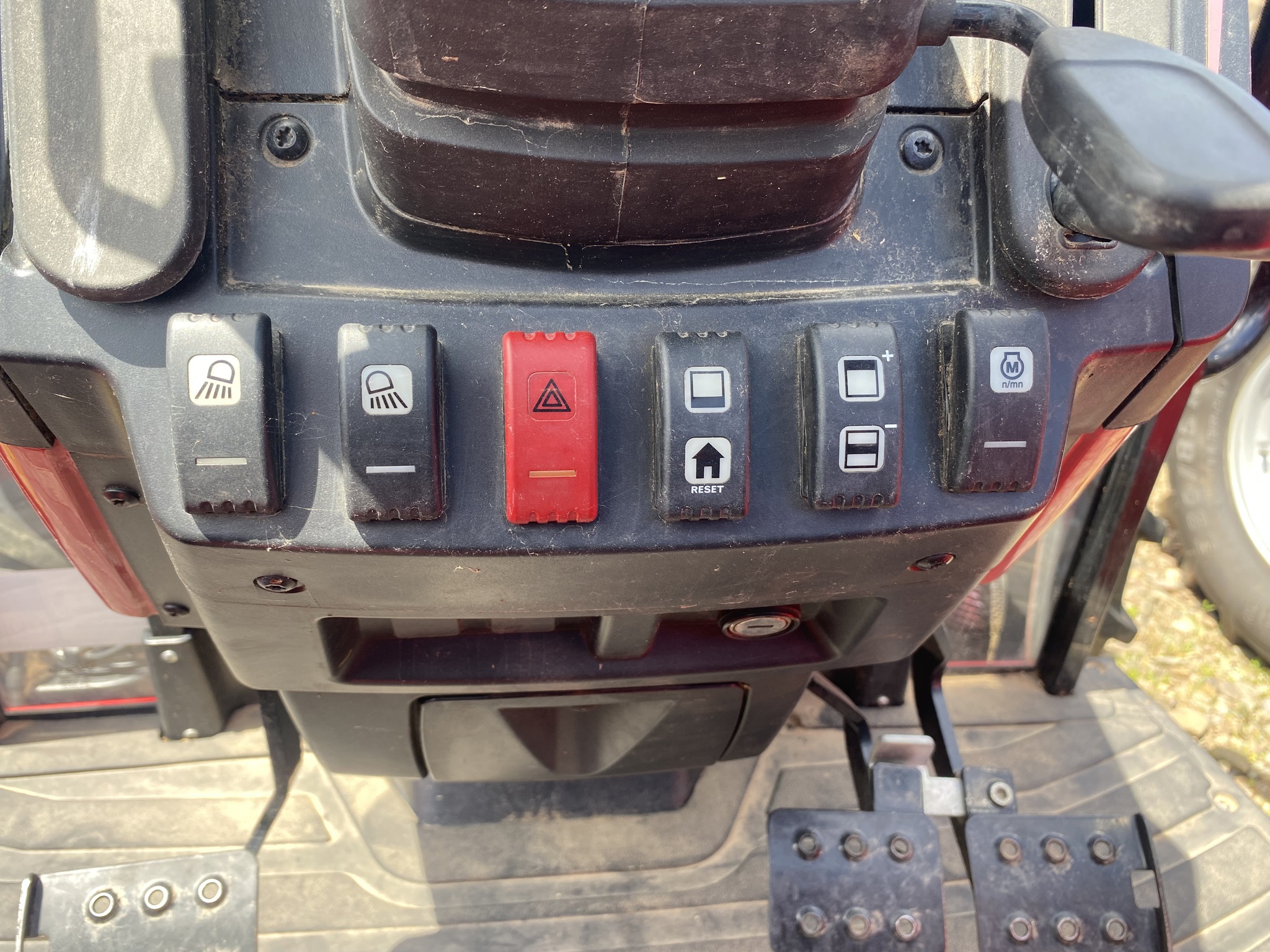 2022 Massey Ferguson 5710 Image 19