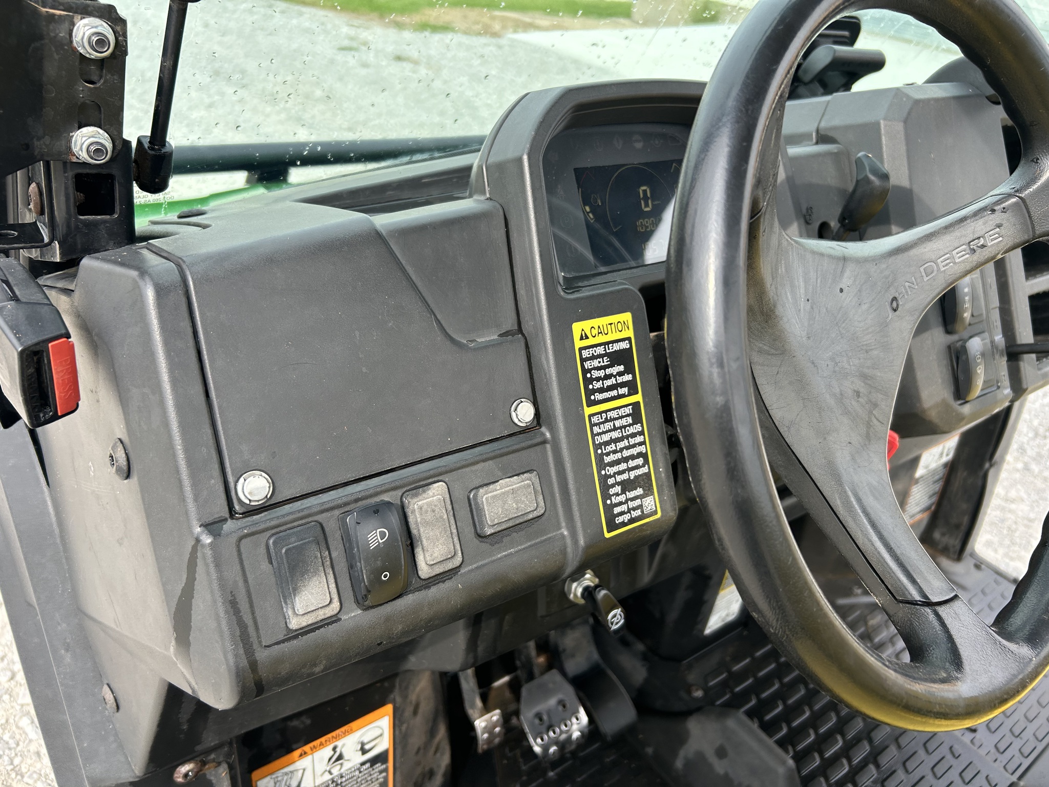  2018 John Deere XUV 865M at Heritage Tractor in Clinton, MO