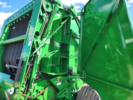 Used 2021 John Deere 560R Round Balers at Horizon Ag & Turf in St. Paul, AB - Photo9