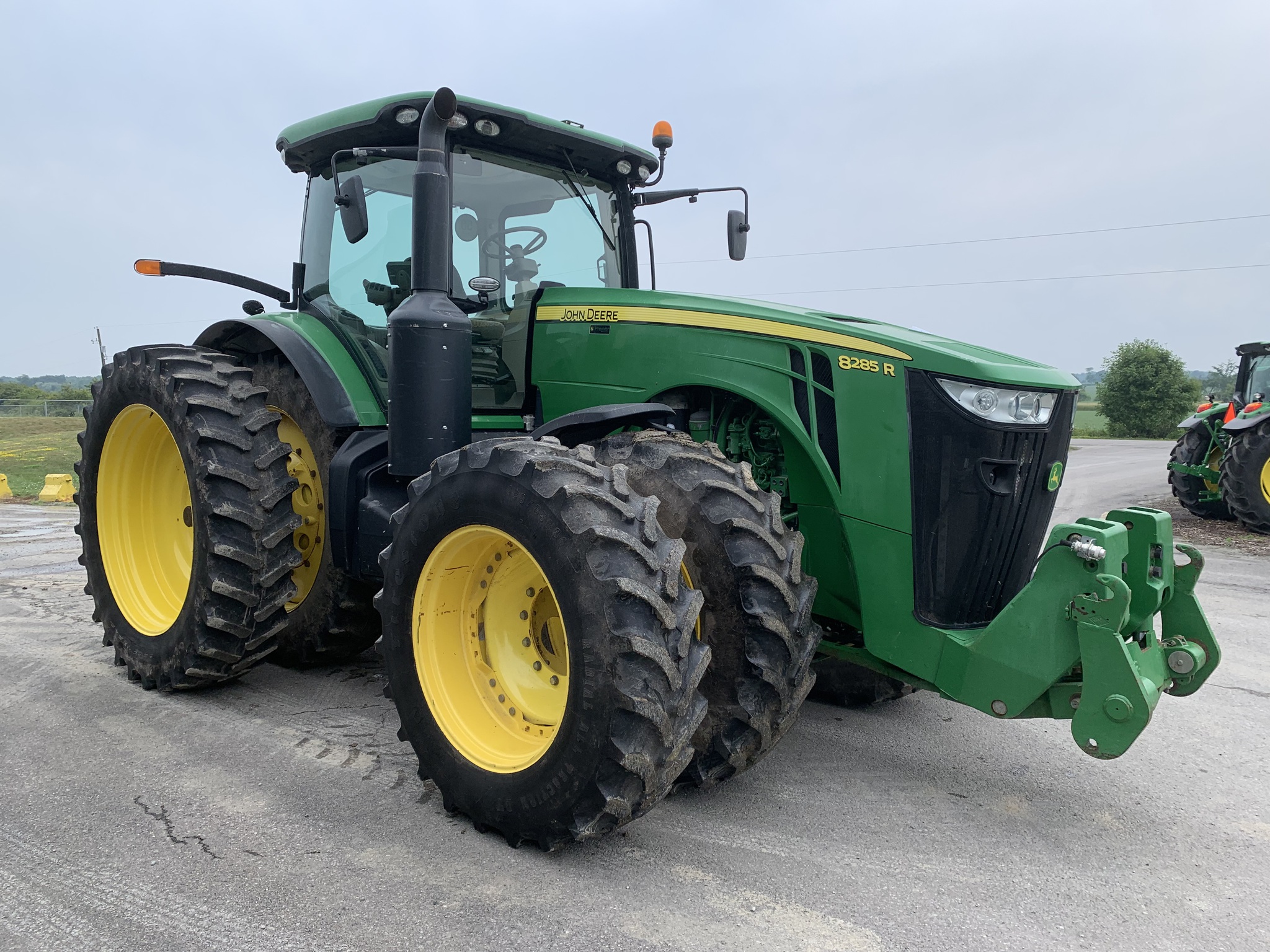 2012 John Deere 8285R Image 3