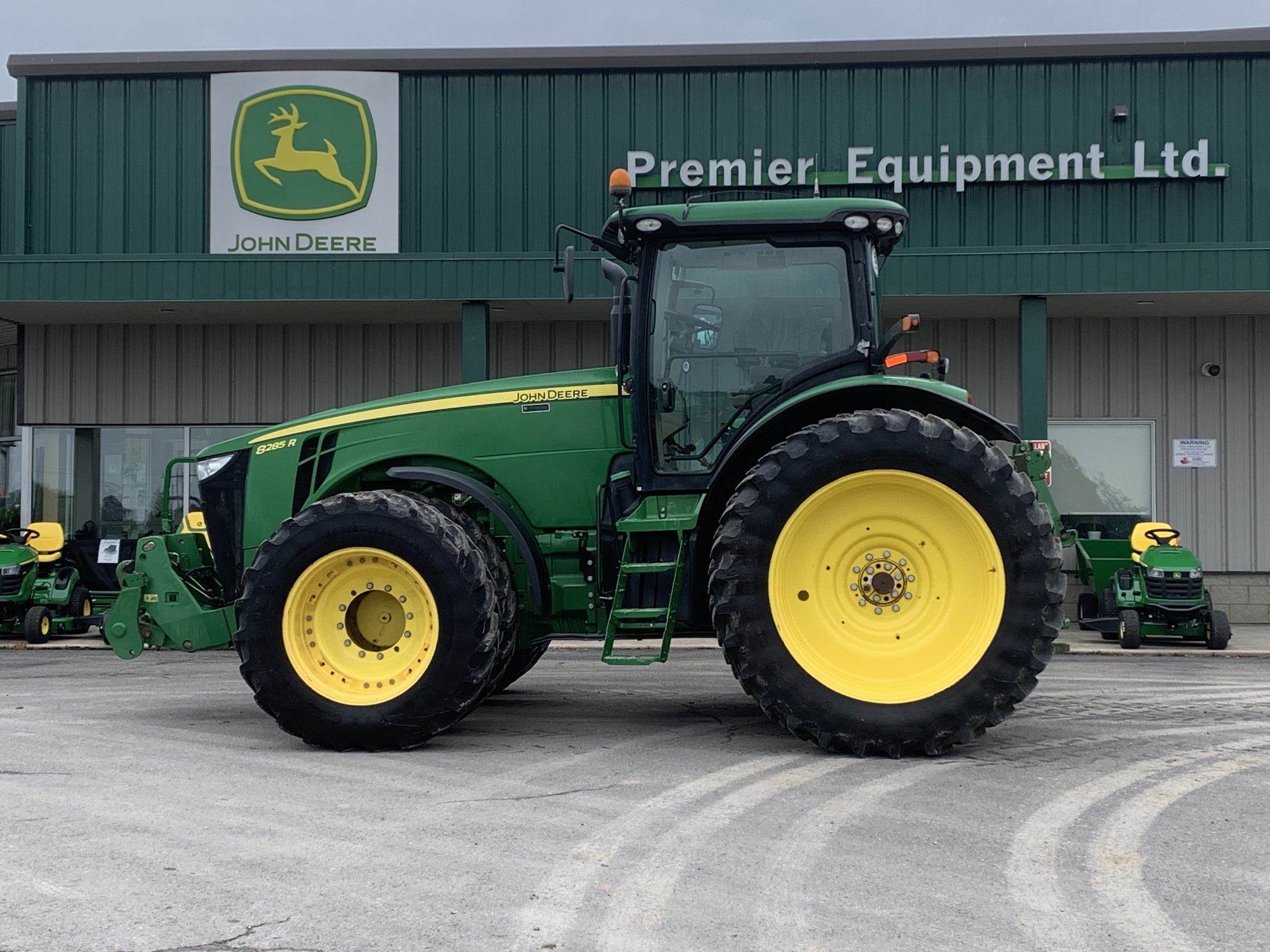 2012 John Deere 8285R Image 1
