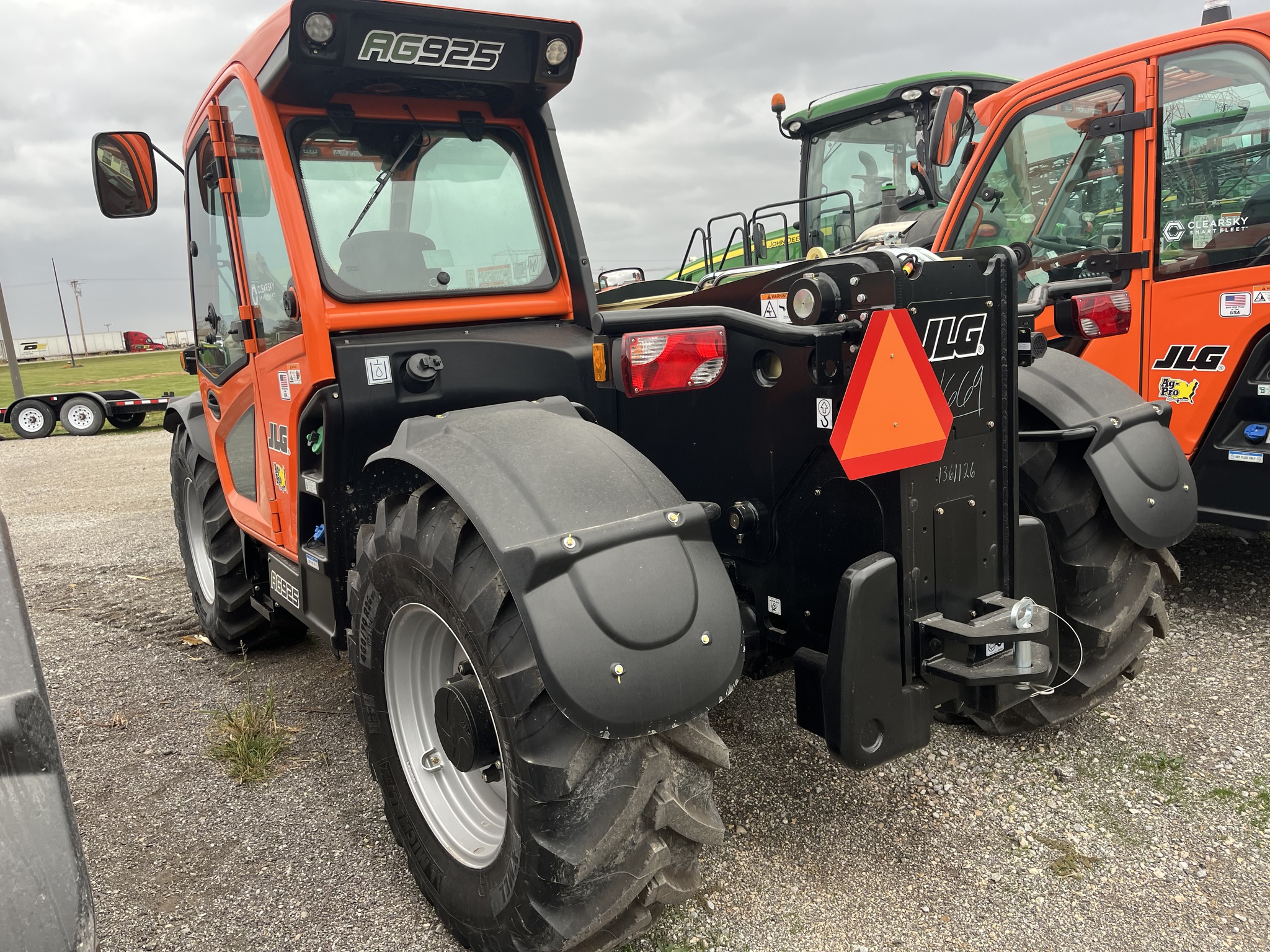 2025 JLG AG925 Image 9