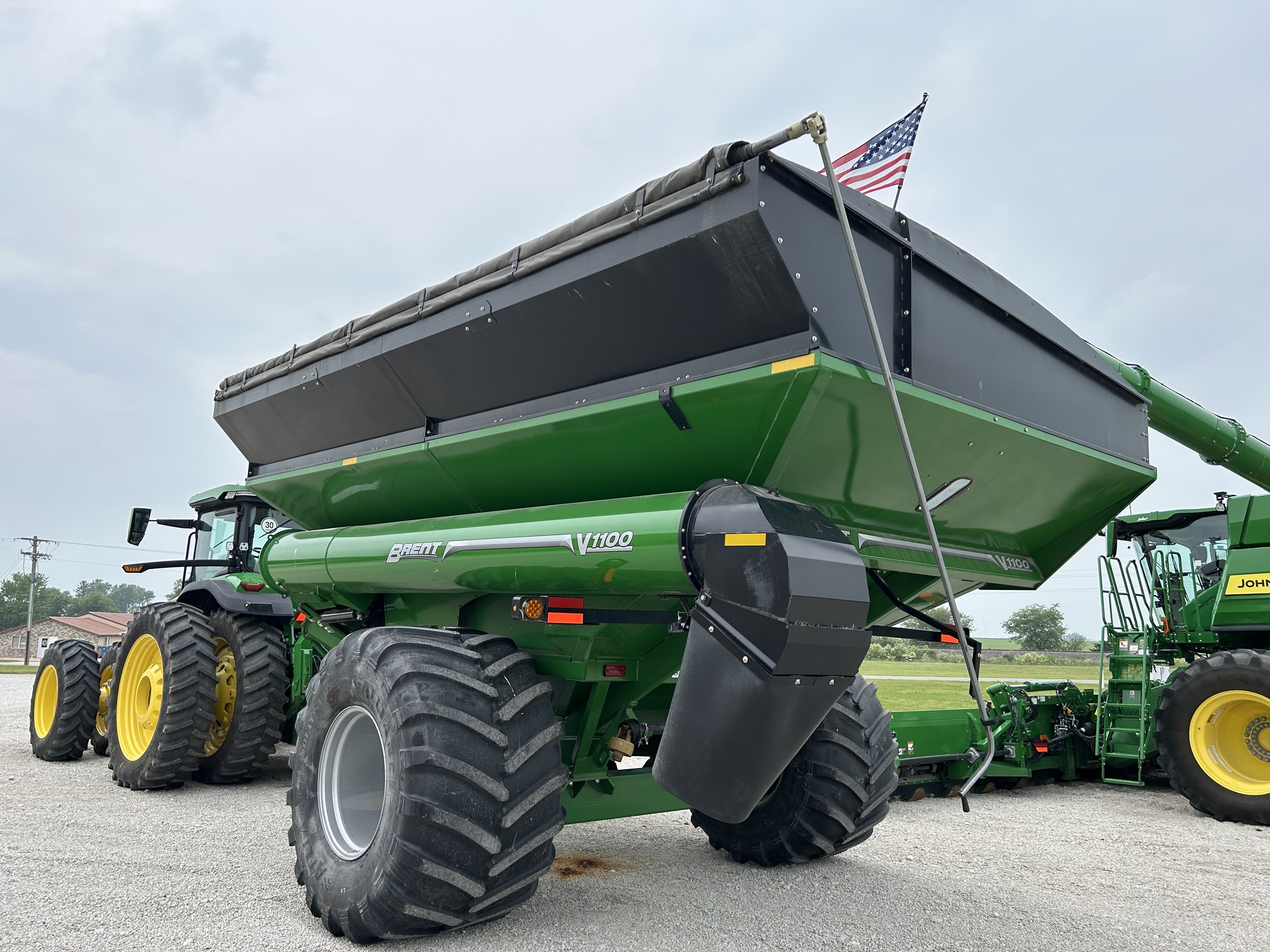  2022 Brent V1100 at Heritage Tractor in Lexington, IL
