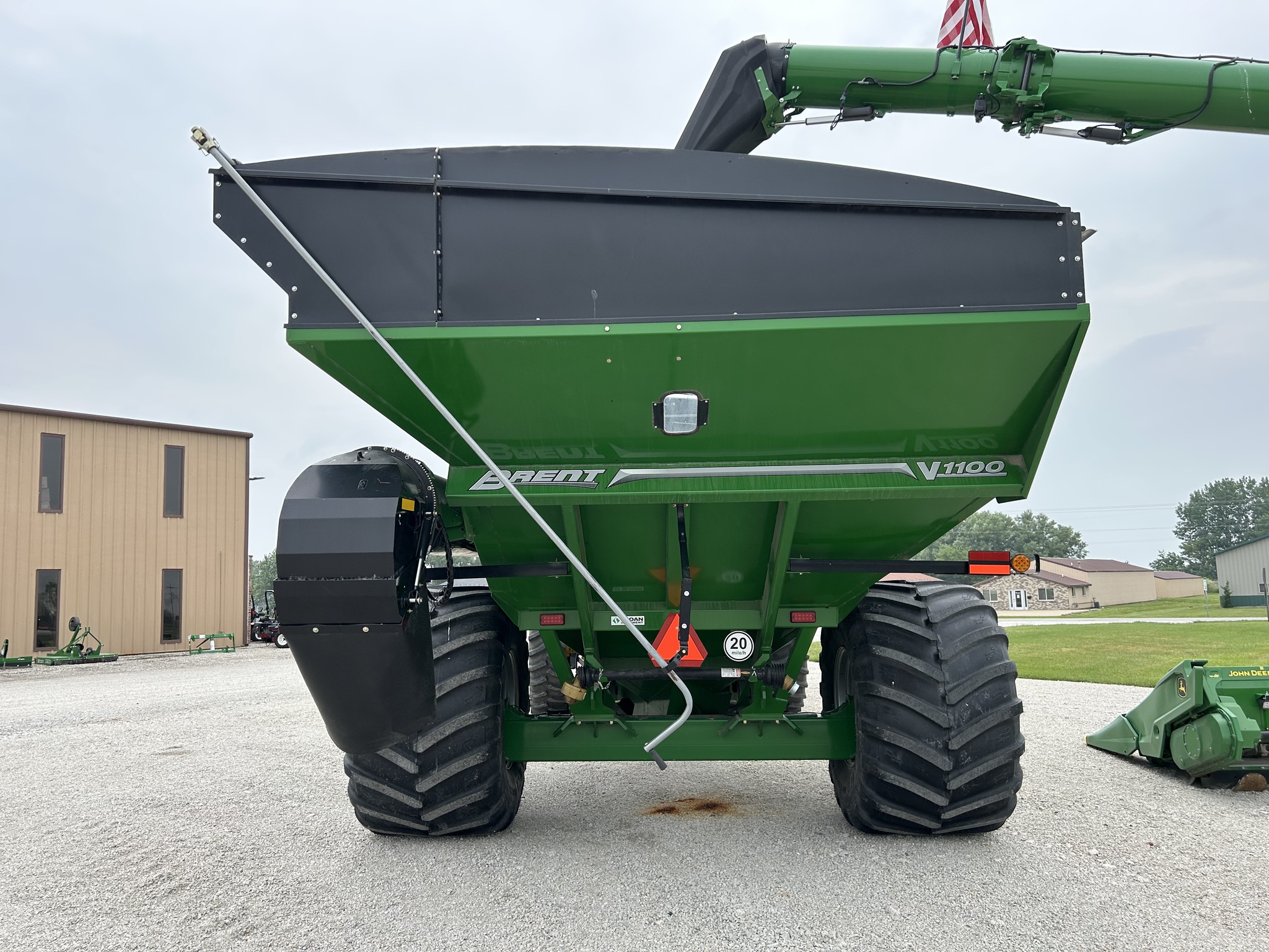  2022 Brent V1100 at Heritage Tractor in Lexington, IL