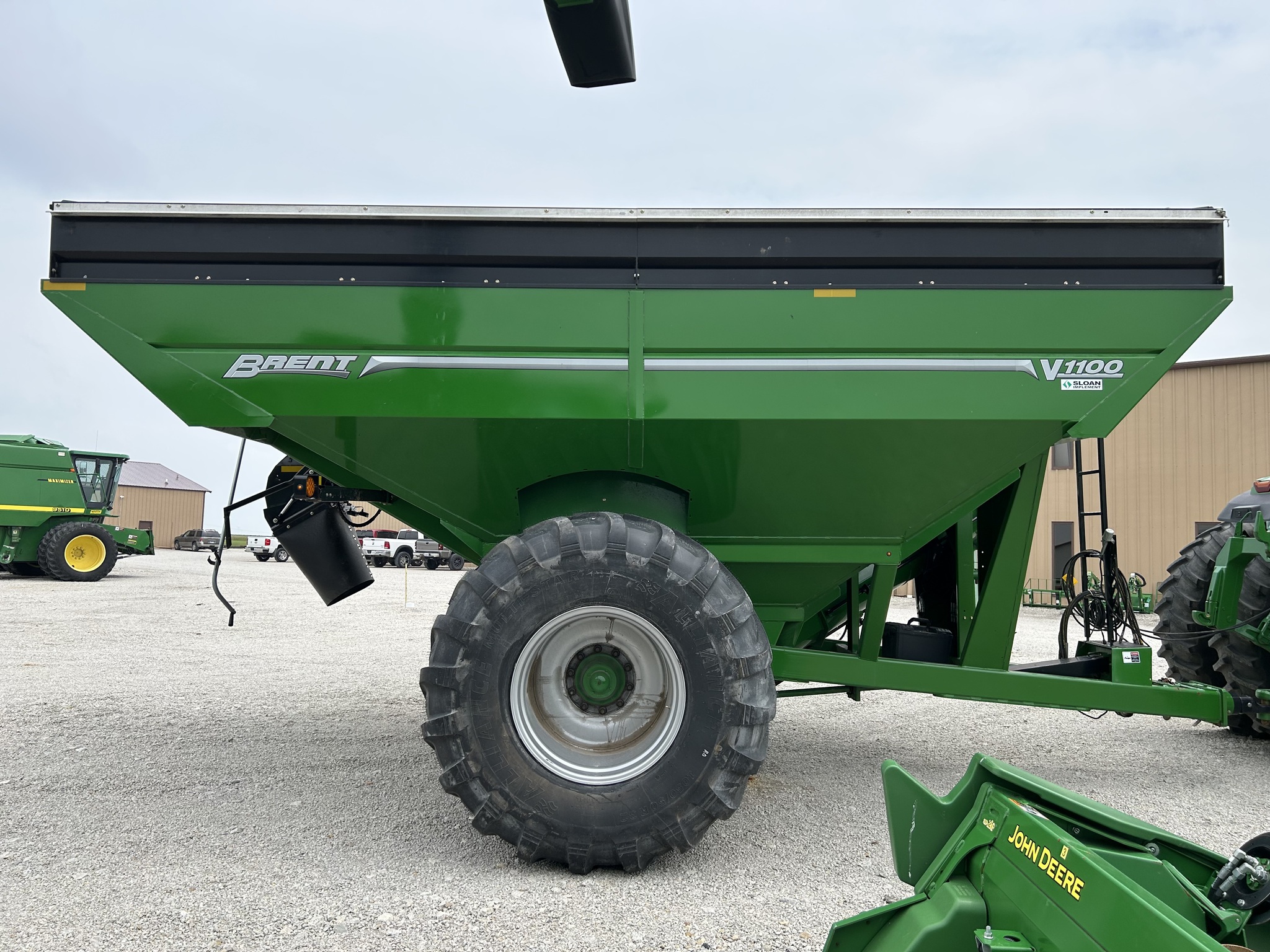  2022 Brent V1100 at Heritage Tractor in Lexington, IL
