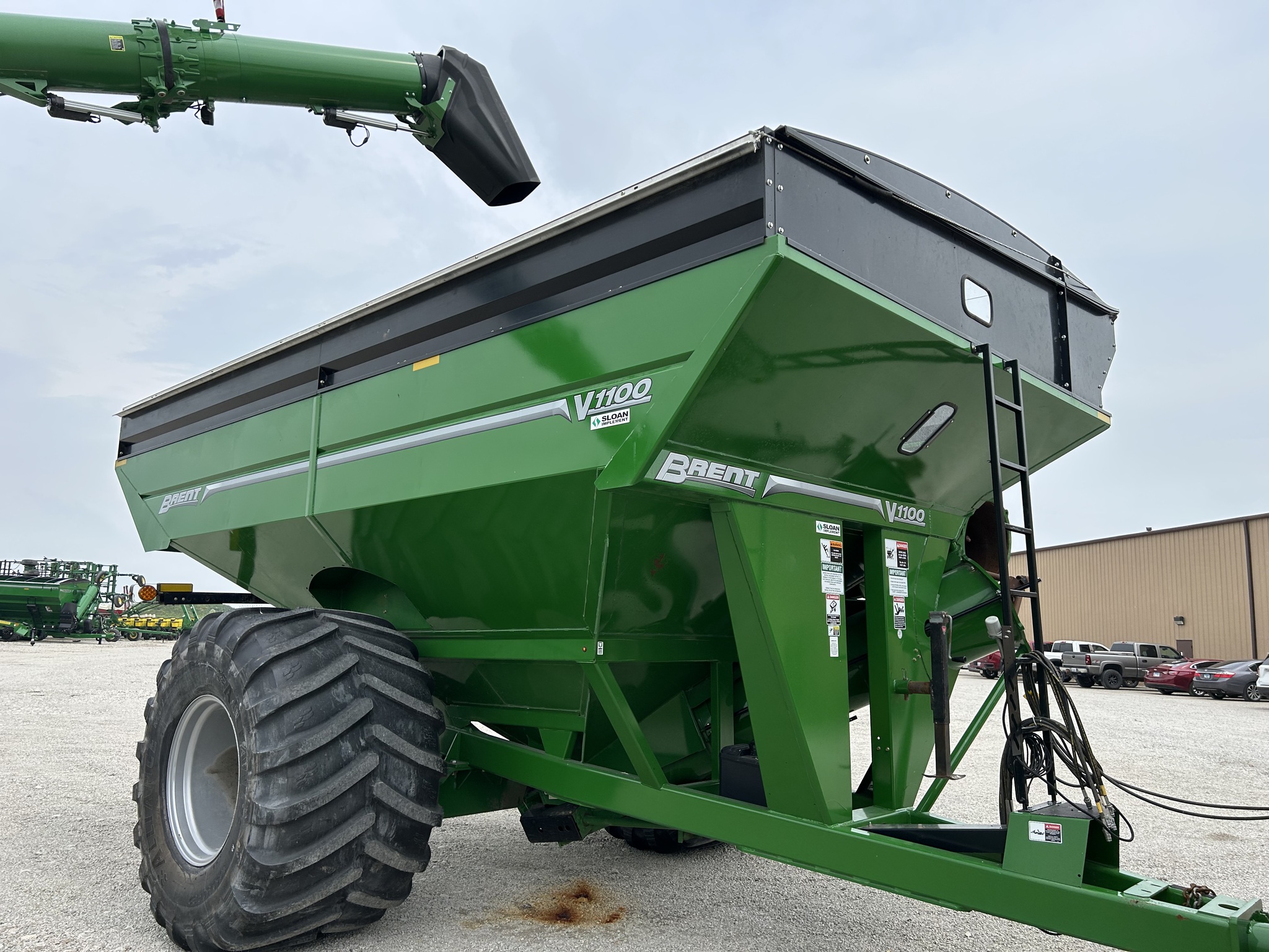  2022 Brent V1100 at Heritage Tractor in Lexington, IL