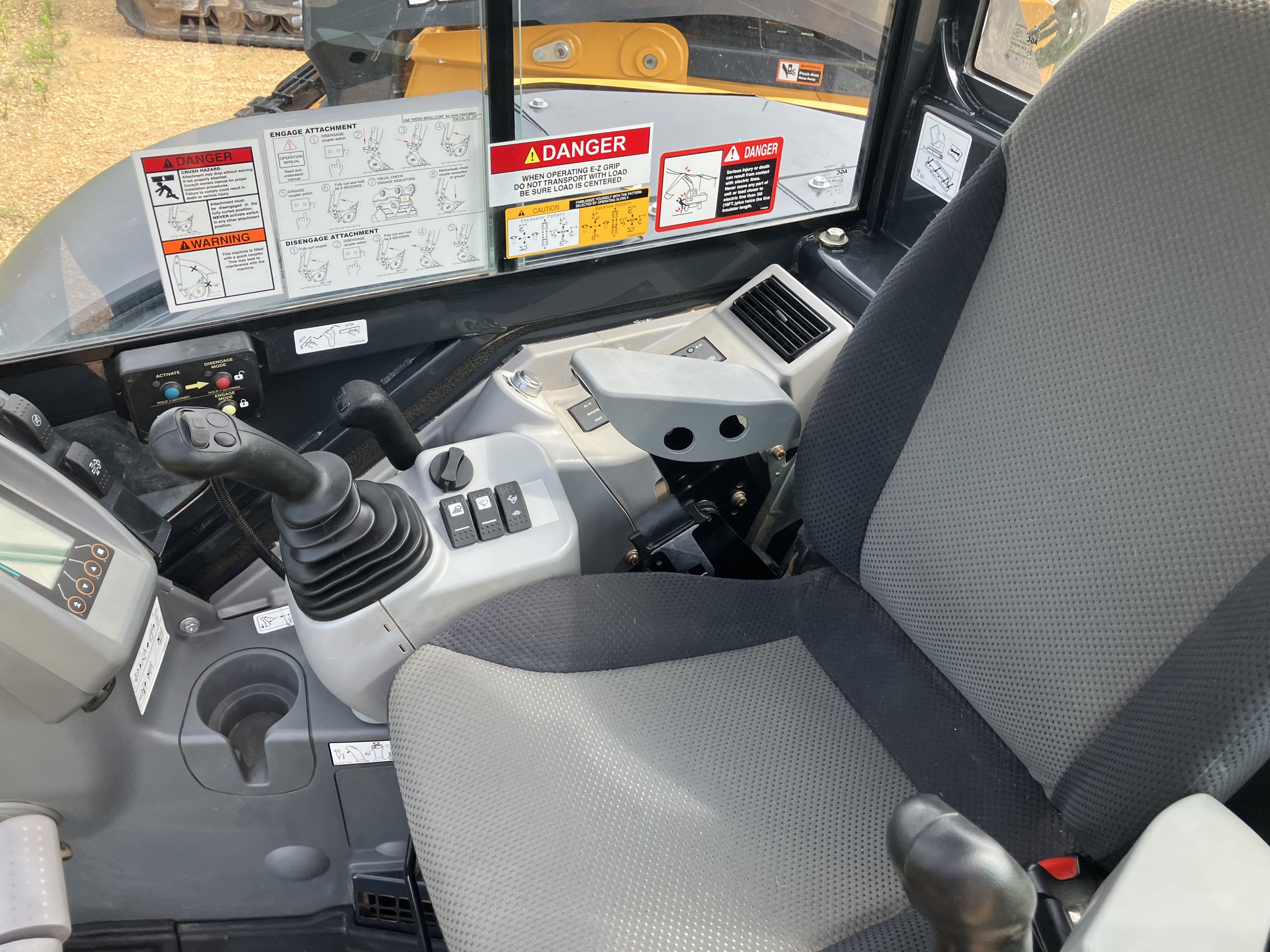 2020 John Deere 60G Image 10