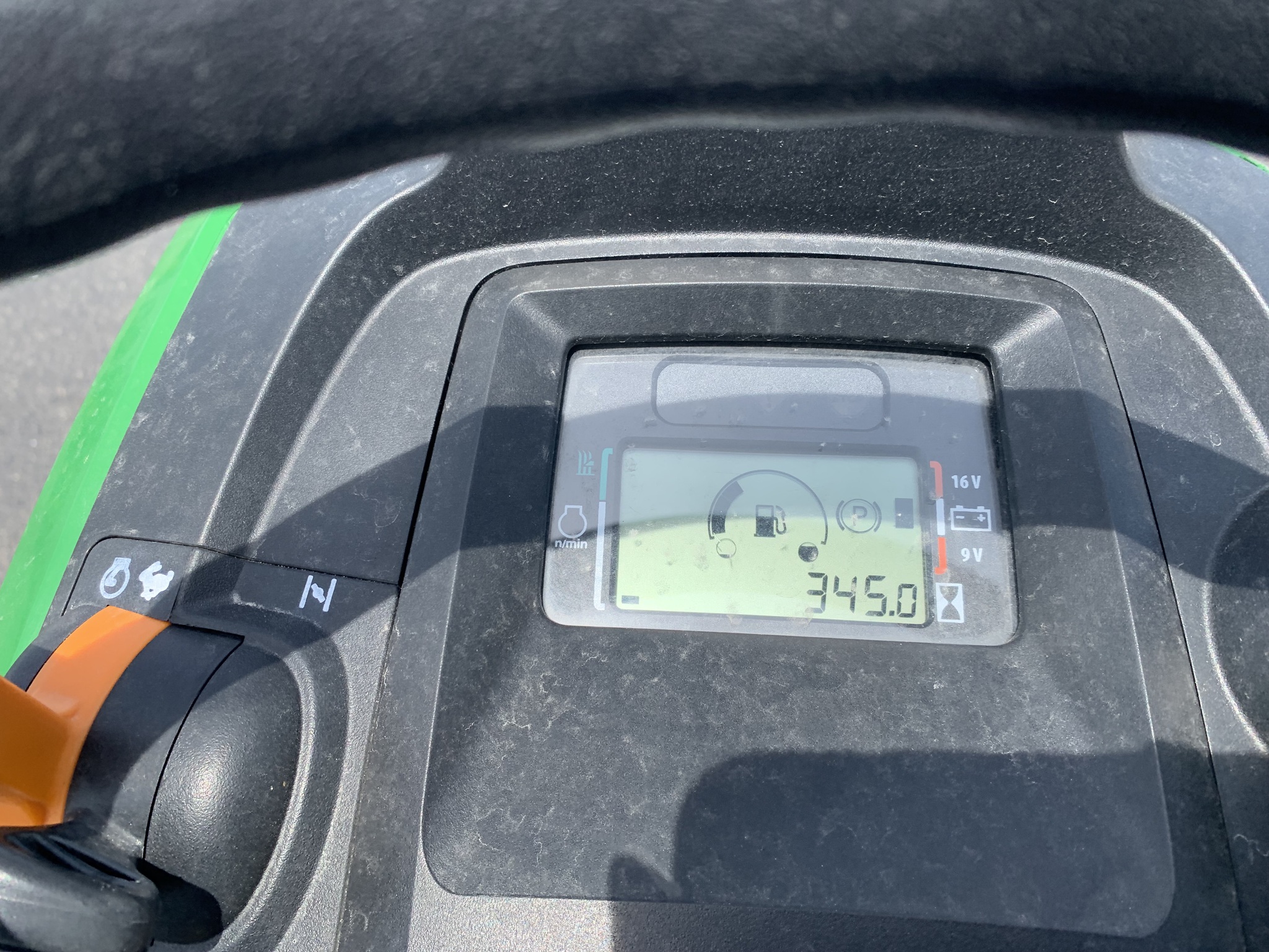 2015 John Deere X380 Image 11