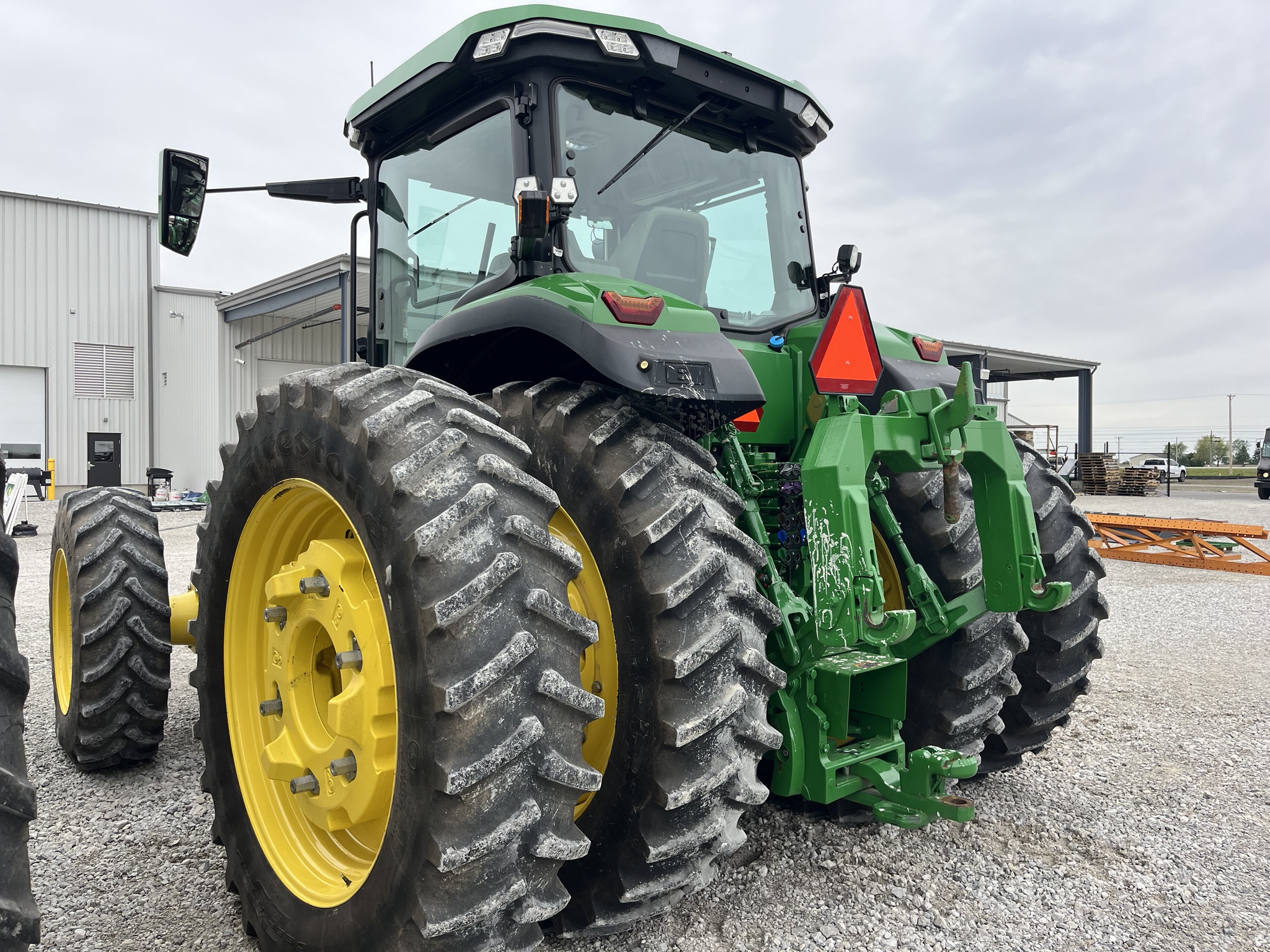 2022 John Deere 8R 370 Image 7