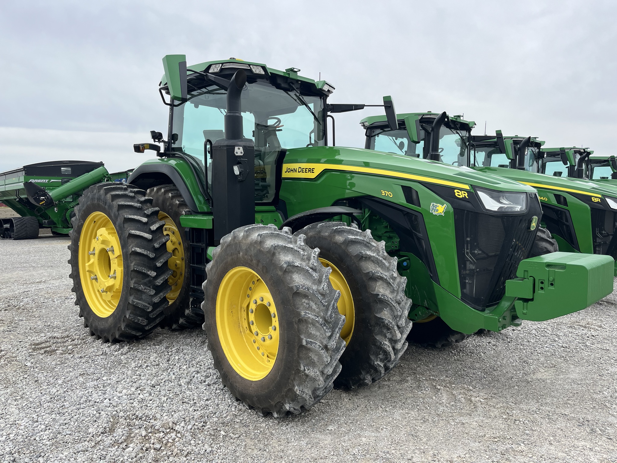 2022 John Deere 8R 370 Image 1