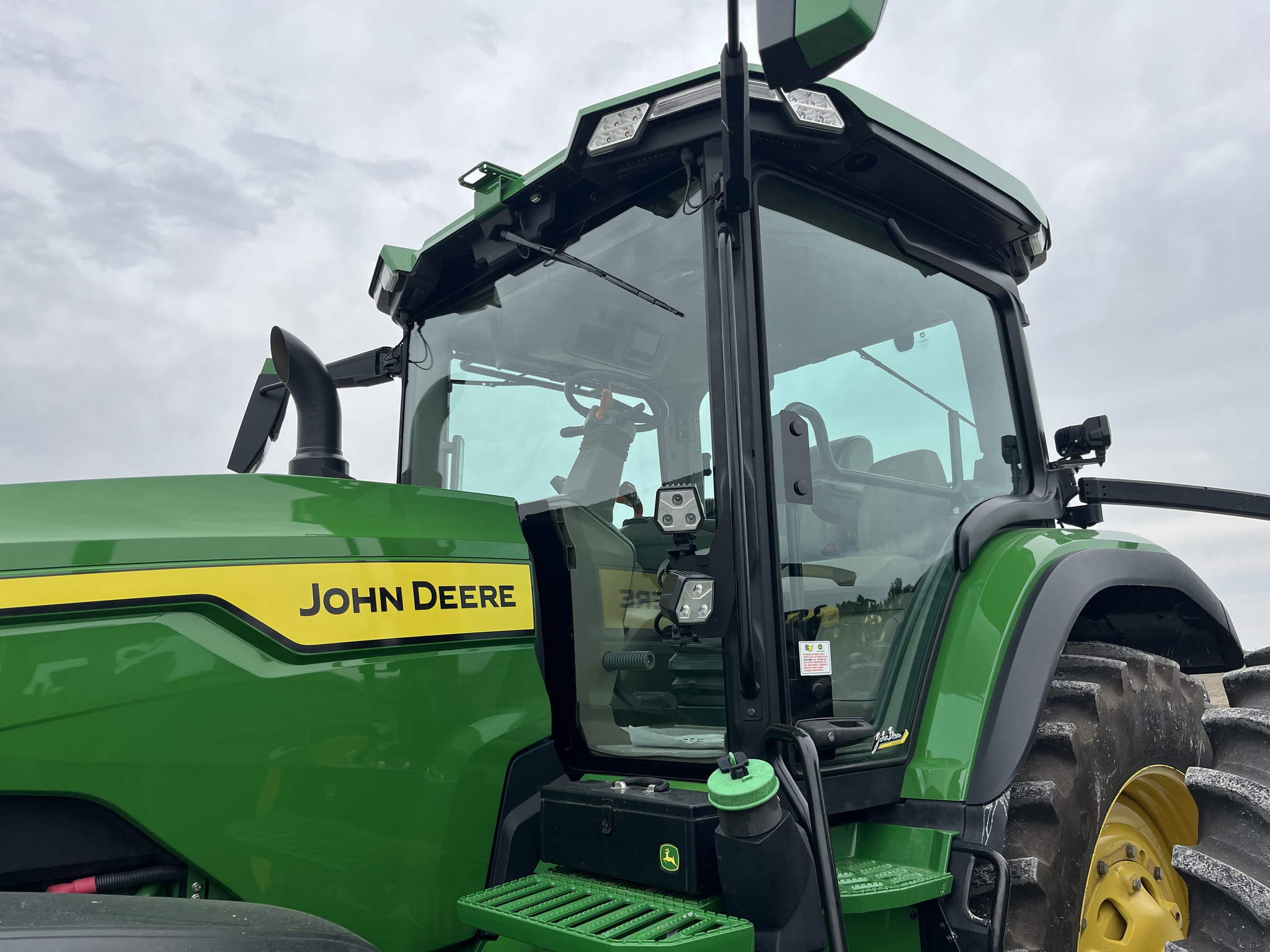 2022 John Deere 8R 370 Image 12