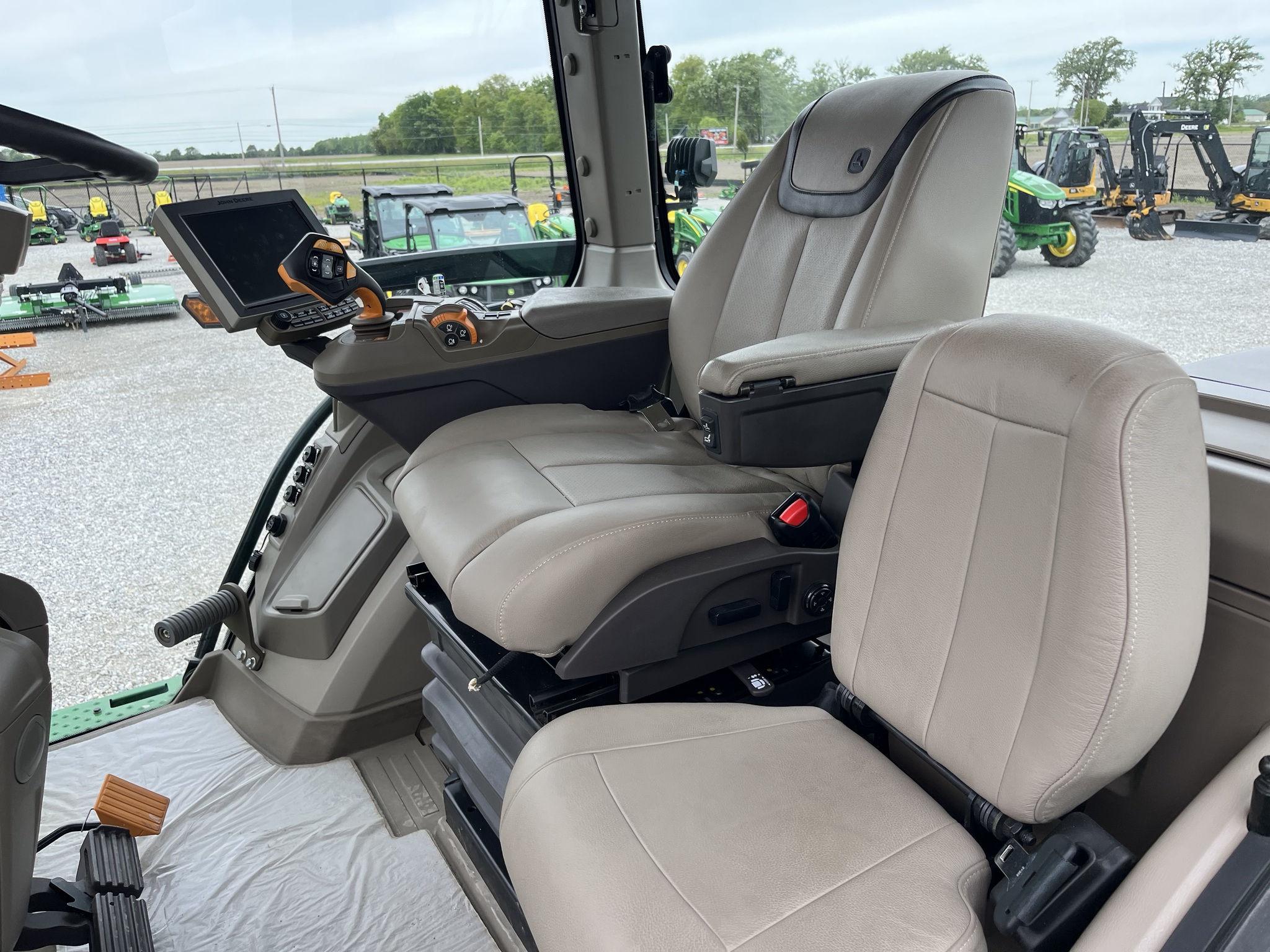 2022 John Deere 8R 370 Image 11