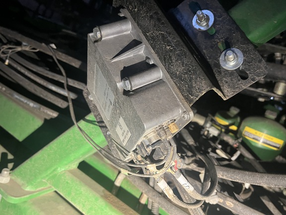 Used 2014 John Deere 1870 Air Drills and Seeders at Horizon Ag & Turf in High Prairie, AB - Photo12