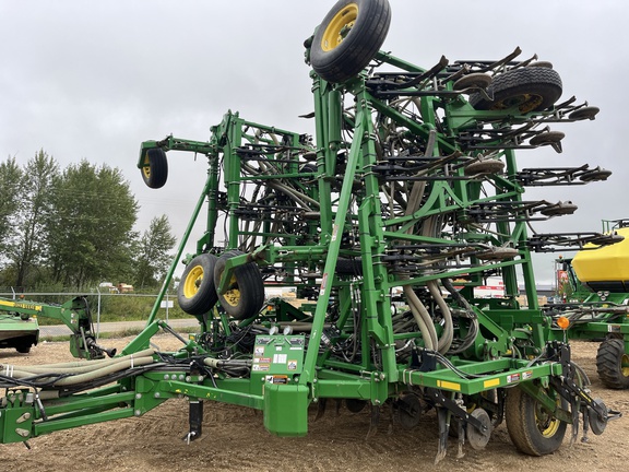 Used 2014 John Deere 1870 Air Drills and Seeders at Horizon Ag & Turf in High Prairie, AB - Photo4
