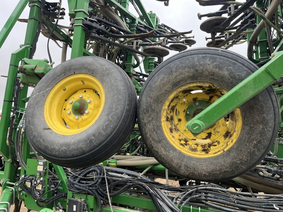 Used 2014 John Deere 1870 Air Drills and Seeders at Horizon Ag & Turf in High Prairie, AB - Photo11