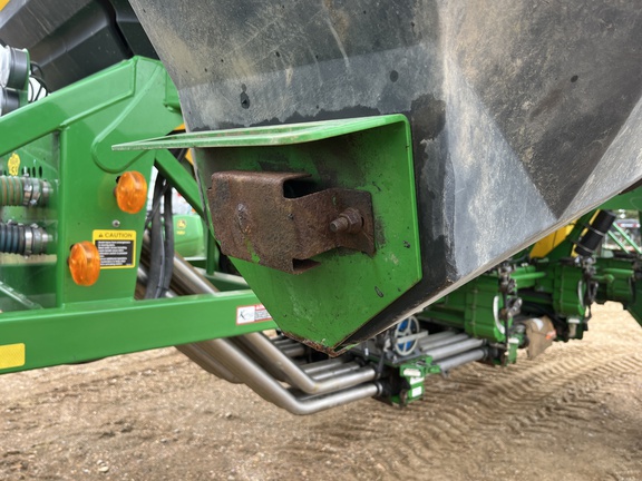 Used 2014 John Deere 1870 Air Drills and Seeders at Horizon Ag & Turf in High Prairie, AB - Photo13