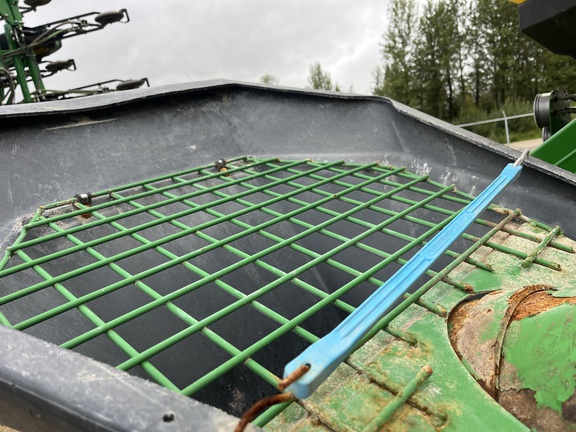 Used 2014 John Deere 1870 Air Drills and Seeders at Horizon Ag & Turf in High Prairie, AB - Photo15