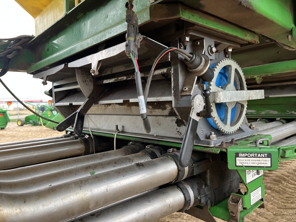 Used 2014 John Deere 1870 Air Drills and Seeders at Horizon Ag & Turf in High Prairie, AB - Photo16