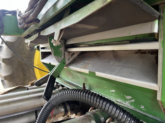 Used 2014 John Deere 1870 Air Drills and Seeders at Horizon Ag & Turf in High Prairie, AB - Photo18