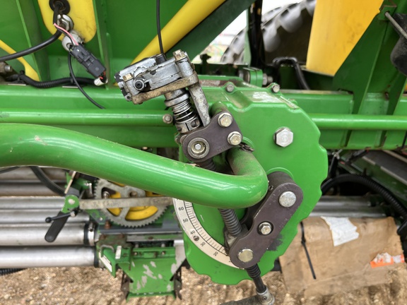 Used 2014 John Deere 1870 Air Drills and Seeders at Horizon Ag & Turf in High Prairie, AB - Photo21