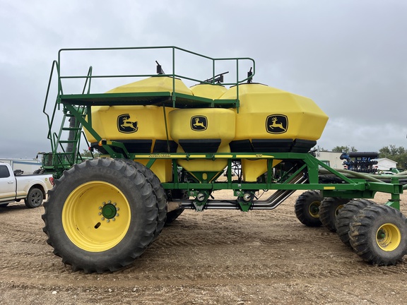 Used 2014 John Deere 1870 Air Drills and Seeders at Horizon Ag & Turf in High Prairie, AB - Photo7