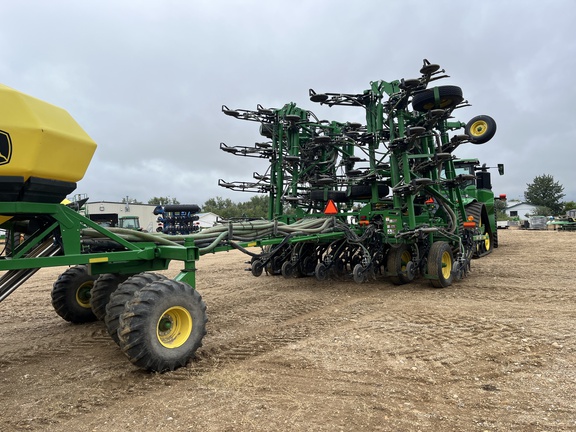 Used 2014 John Deere 1870 Air Drills and Seeders at Horizon Ag & Turf in High Prairie, AB - Photo6