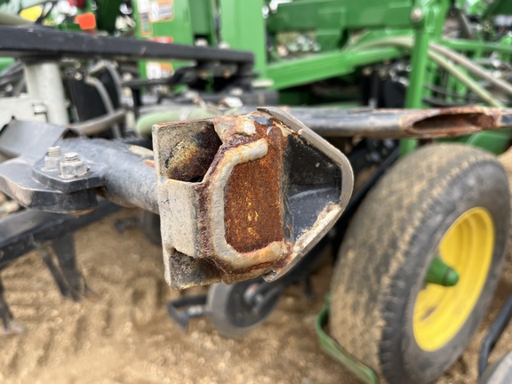 Used 2014 John Deere 1870 Air Drills and Seeders at Horizon Ag & Turf in High Prairie, AB - Photo28