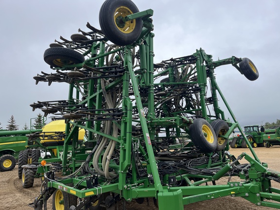 Used 2014 John Deere 1870 Air Drills and Seeders at Horizon Ag & Turf in High Prairie, AB - Photo5