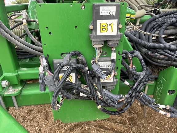 Used 2014 John Deere 1870 Air Drills and Seeders at Horizon Ag & Turf in High Prairie, AB - Photo29