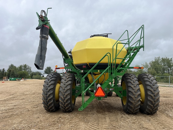 Used 2014 John Deere 1870 Air Drills and Seeders at Horizon Ag & Turf in High Prairie, AB - Photo8