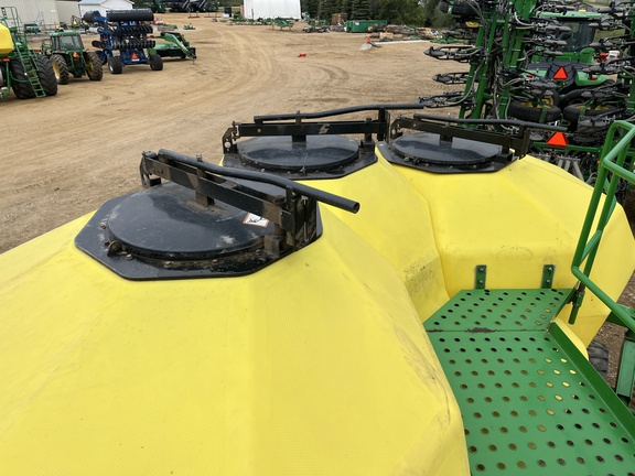 Used 2014 John Deere 1870 Air Drills and Seeders at Horizon Ag & Turf in High Prairie, AB - Photo33