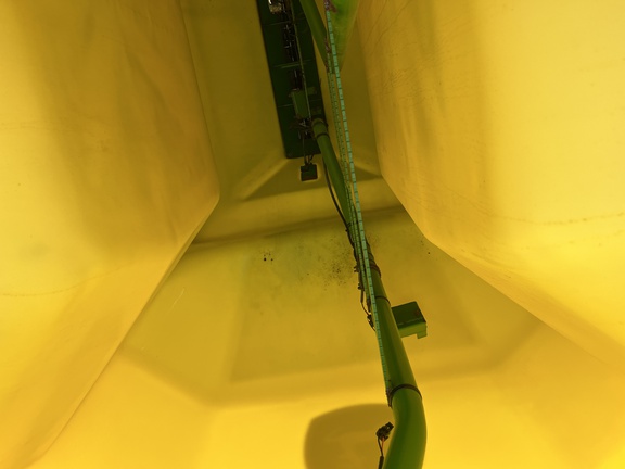 Used 2014 John Deere 1870 Air Drills and Seeders at Horizon Ag & Turf in High Prairie, AB - Photo35