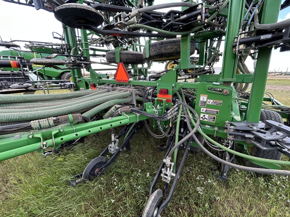 Used 2012 John Deere 1870 Air Drills and Seeders at Horizon Ag & Turf in Falher, AB - Photo8