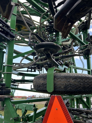 Used 2012 John Deere 1870 Air Drills and Seeders at Horizon Ag & Turf in Falher, AB - Photo10