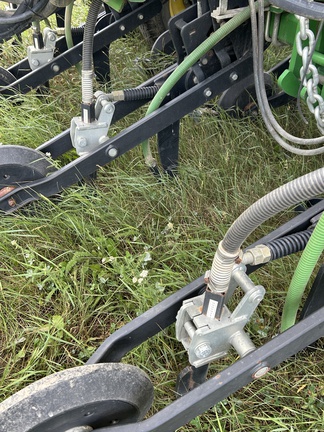 Used 2012 John Deere 1870 Air Drills and Seeders at Horizon Ag & Turf in Falher, AB - Photo12