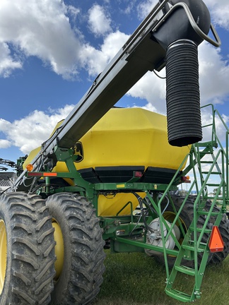 Used 2012 John Deere 1870 Air Drills and Seeders at Horizon Ag & Turf in Falher, AB - Photo17