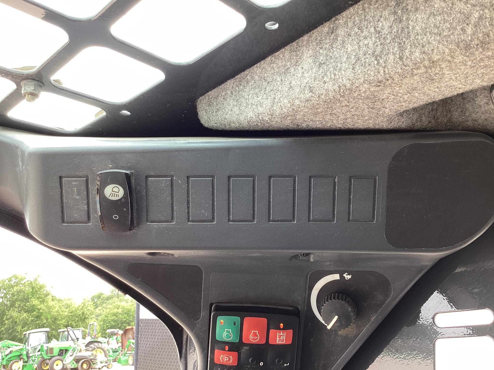 2023 John Deere 317G Image 9
