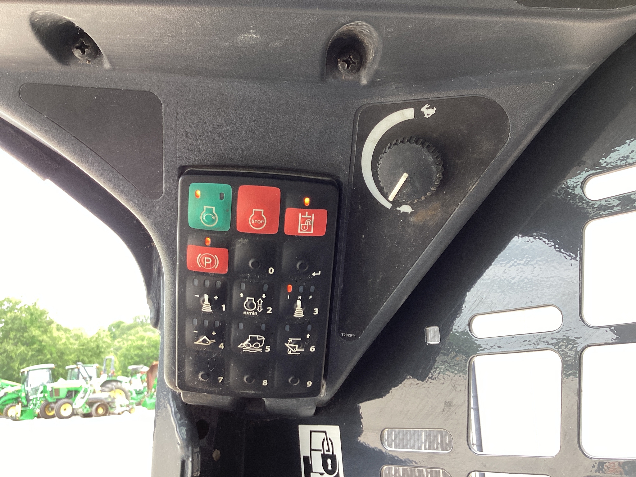 2023 John Deere 317G Image 8