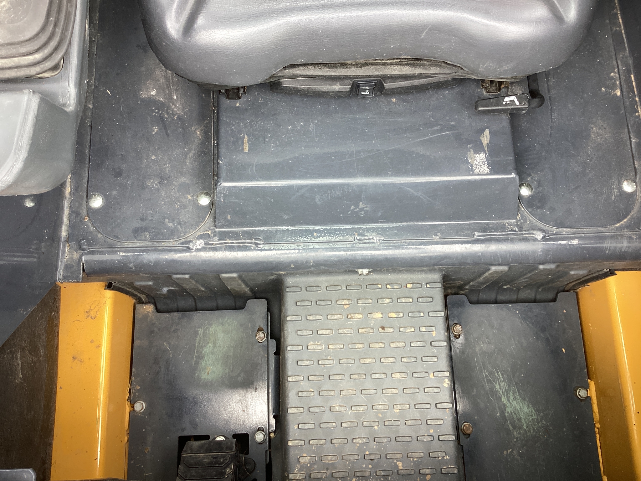2023 John Deere 317G Image 15