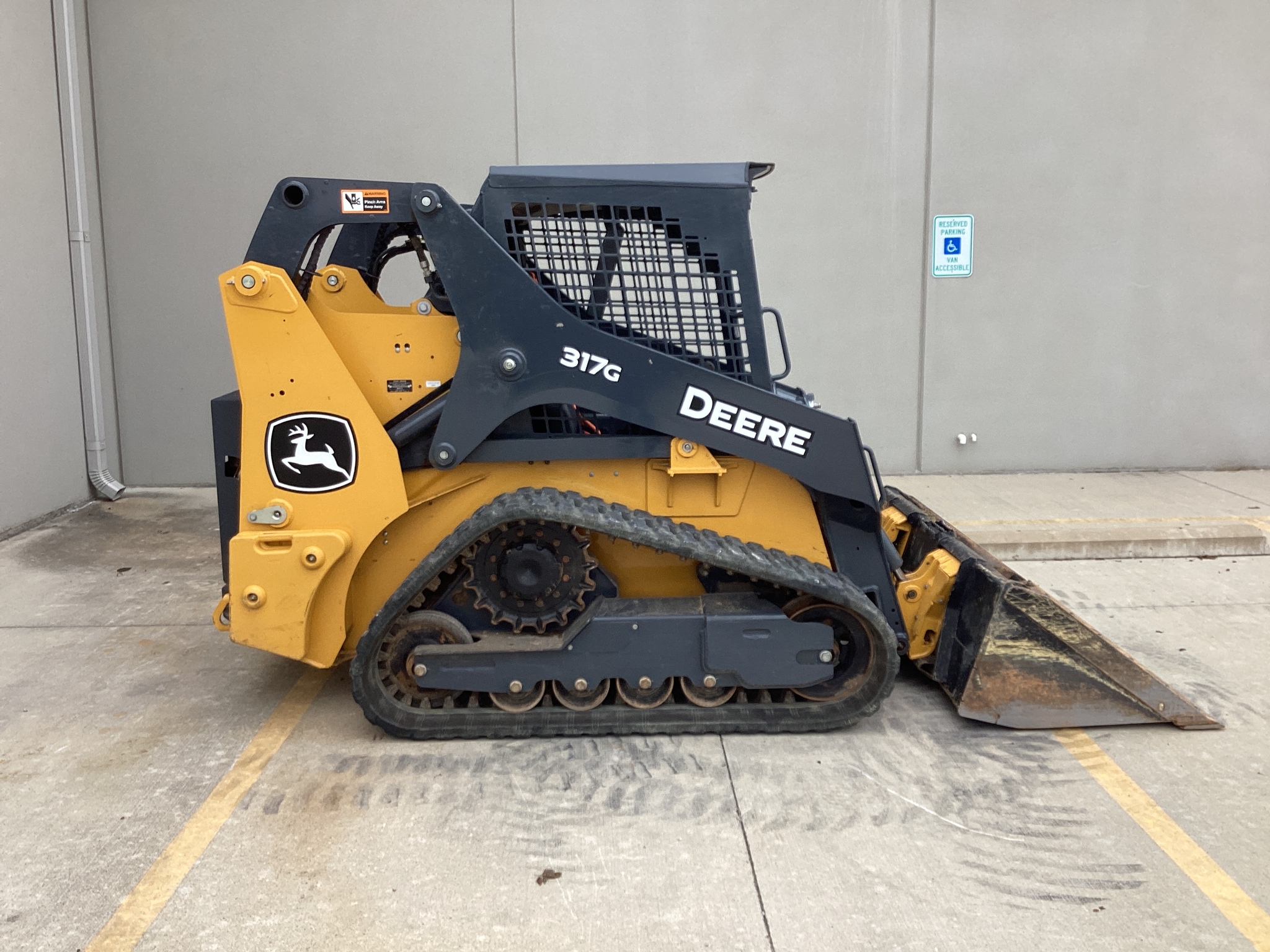 2023 John Deere 317G Image 2