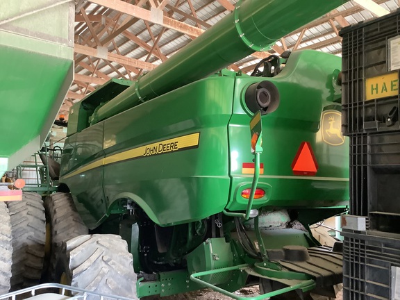 Photo of 2017 John Deere S690