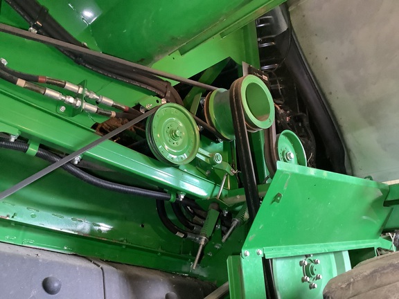 Photo of 2017 John Deere S690