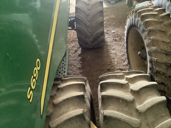Photo of 2017 John Deere S690