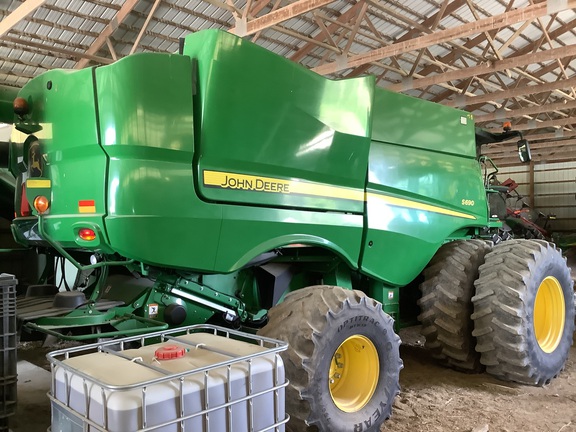 Photo of 2017 John Deere S690